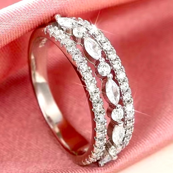 ♥️Ring 3 rows of marquis’s cut, geometric round cuts  zircons together /one ring - Picture 4 of 10